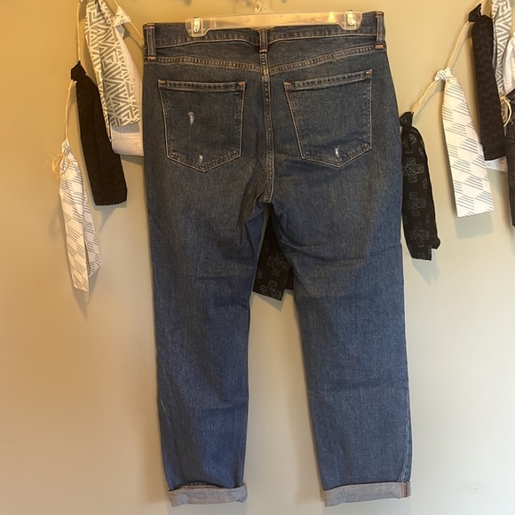 Old Navy midrise Boyfriend jeans - Picture 3 of 3
